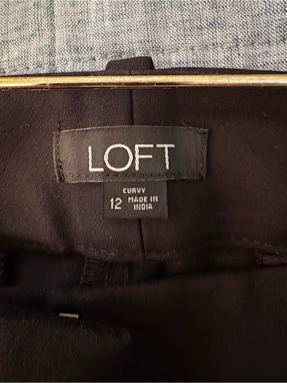 LOFT Black Curvy Skinny  Dress Pants — Straight Tailored Style